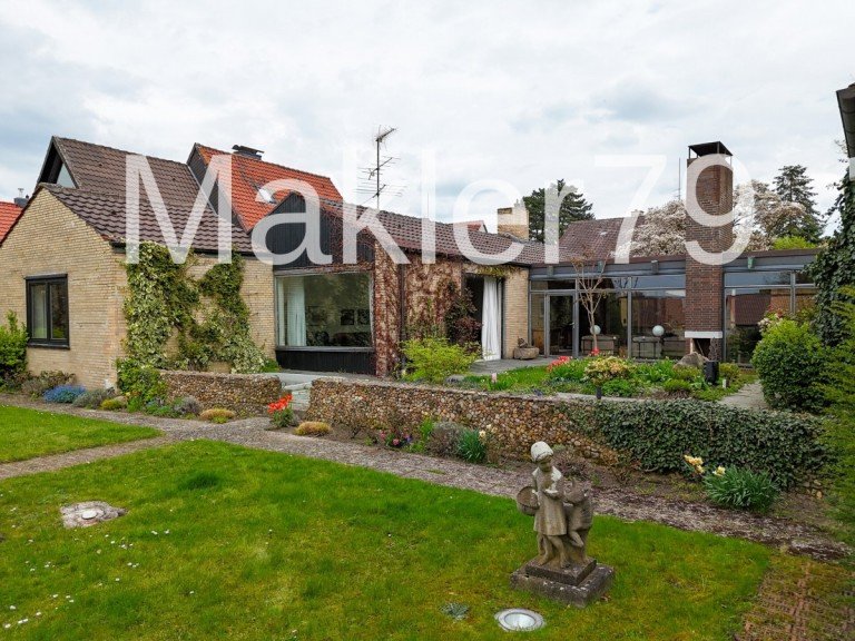 Ansicht aus dem Garten Helmstedt Einfamilienhaus Wohnen mit Charakter: Architektenhaus mit Atriumgarten und besonderen Details