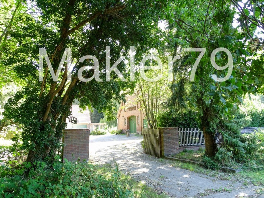 Einfahrt zum Grundst�ck Bauernhaus Buchhorst / St�tebr�ck