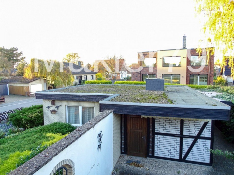 Sicht auf Garage und Partyraum Doppelhaush�lfte Hannover / Bothfeld