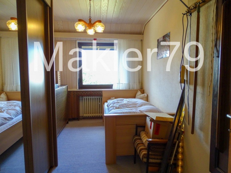 Kind im Dachgeschoss Reihenendhaus K�nigslutter am Elm
